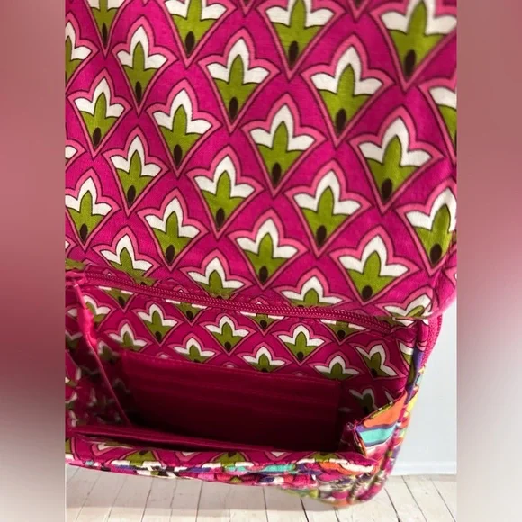 Vera Bradley Pink and Green Quilted Crossbody Bag - Picture 4 of 12